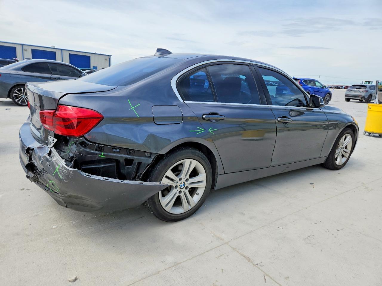 2017 BMW 330 I - Фото 3