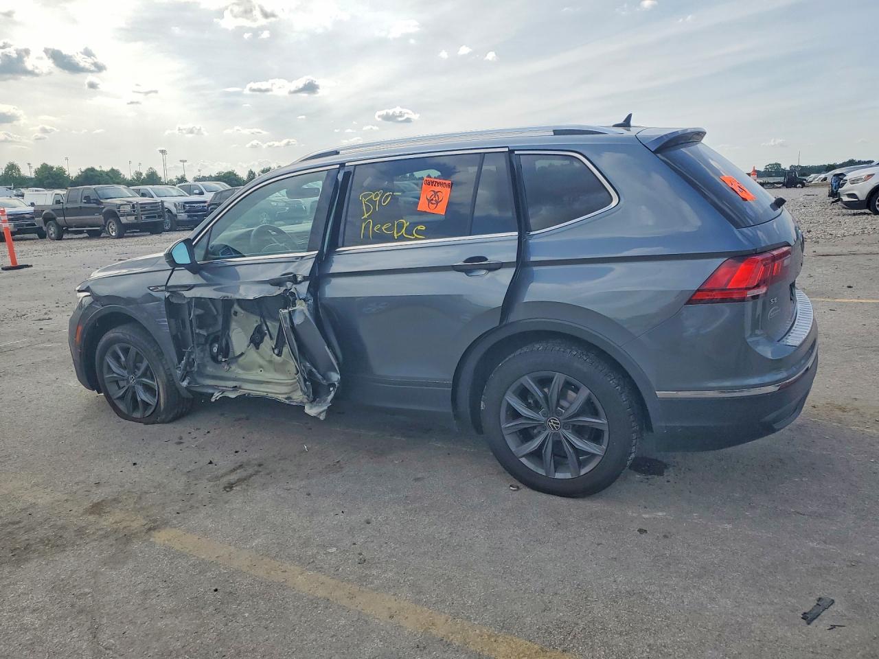 2022 Volkswagen Tiguan Se - Фото 2