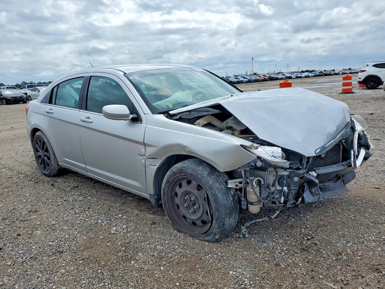 2012 Chrysler 200 Lx - Image 4