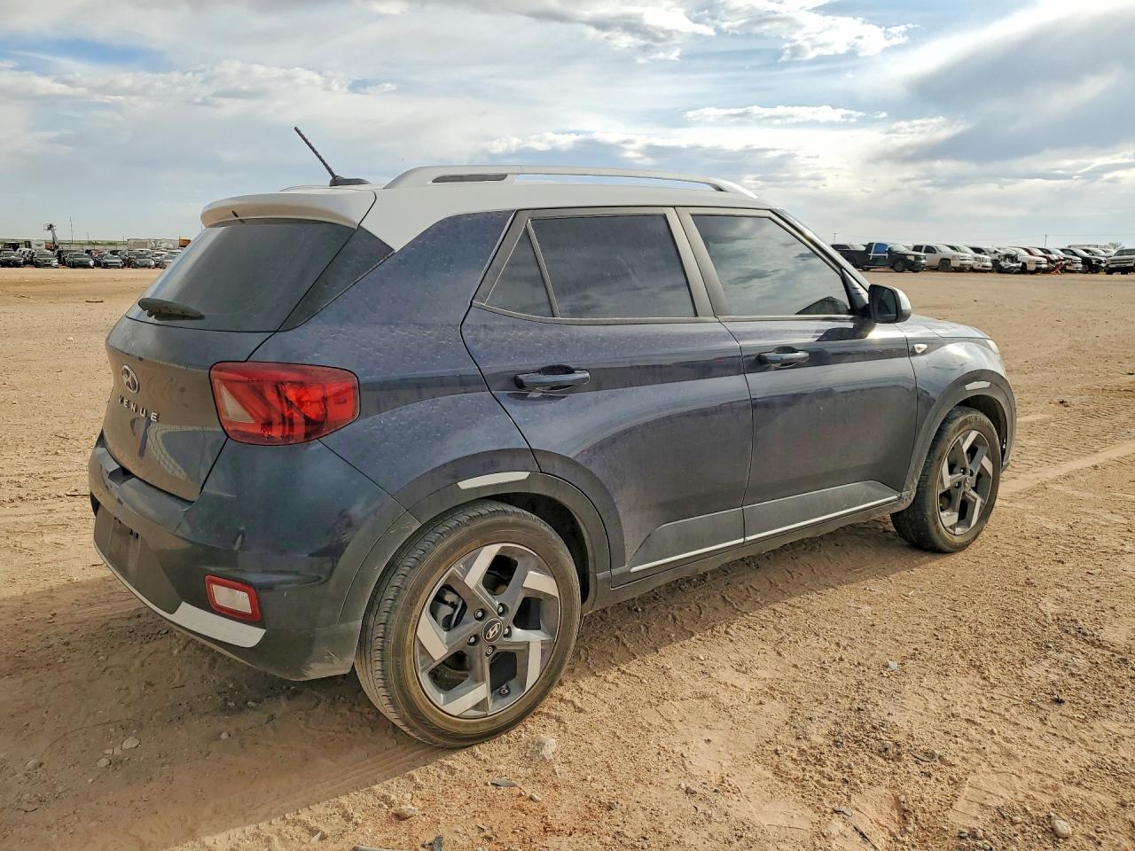 2024 Hyundai Venue Limited - Фото 3