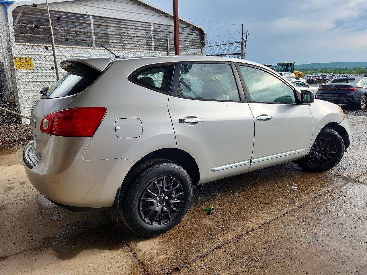 2012 Nissan Rogue S - Image 3
