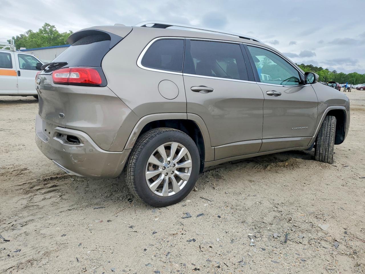 2016 Jeep Cherokee Overland - Image 3