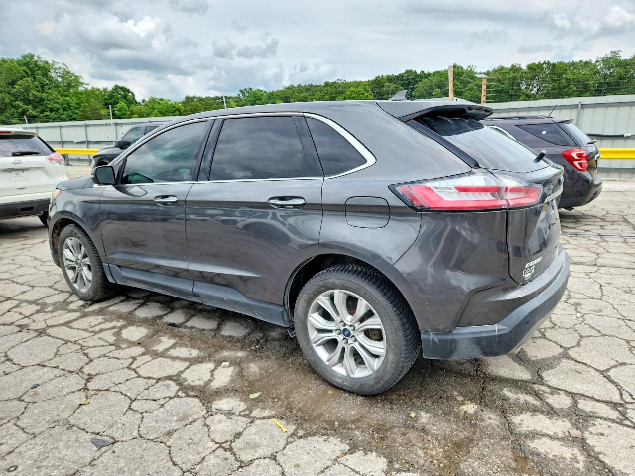 2019 Ford Edge Titanium - Фото 2