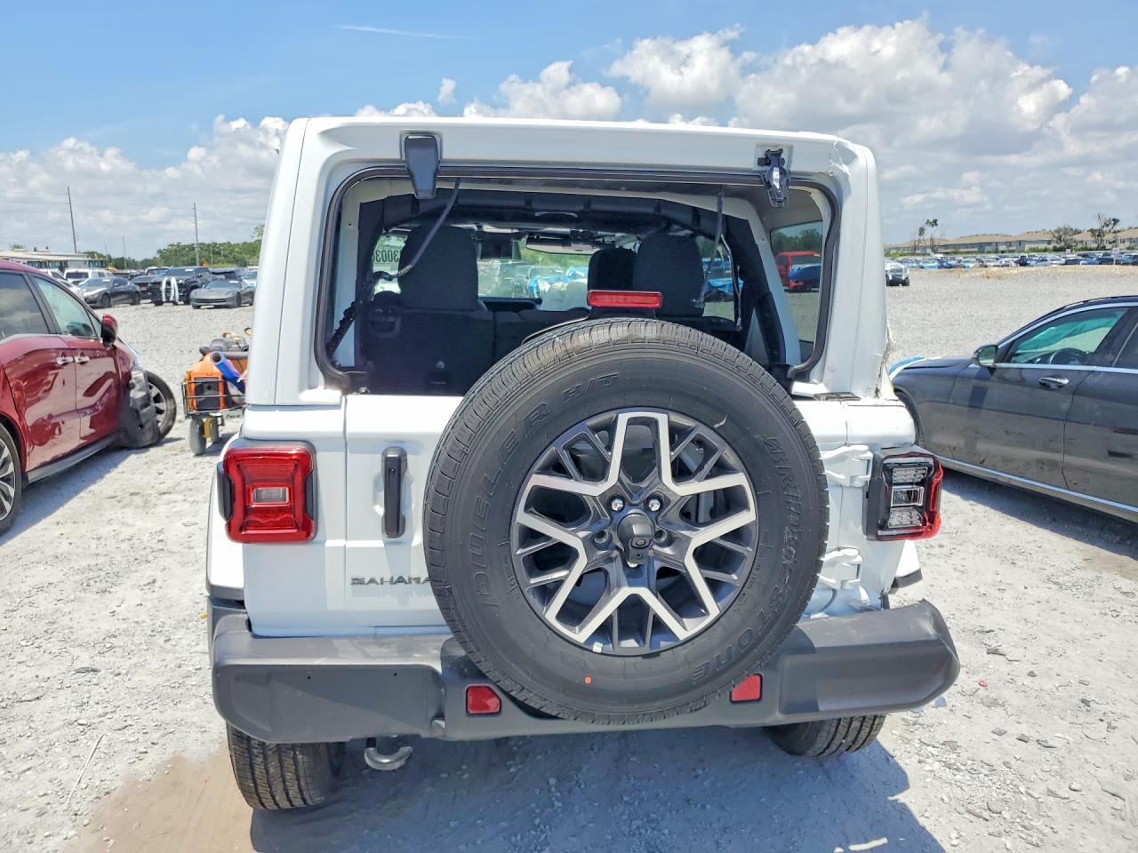 2026 Jeep Wrangler Sahara - Image 6