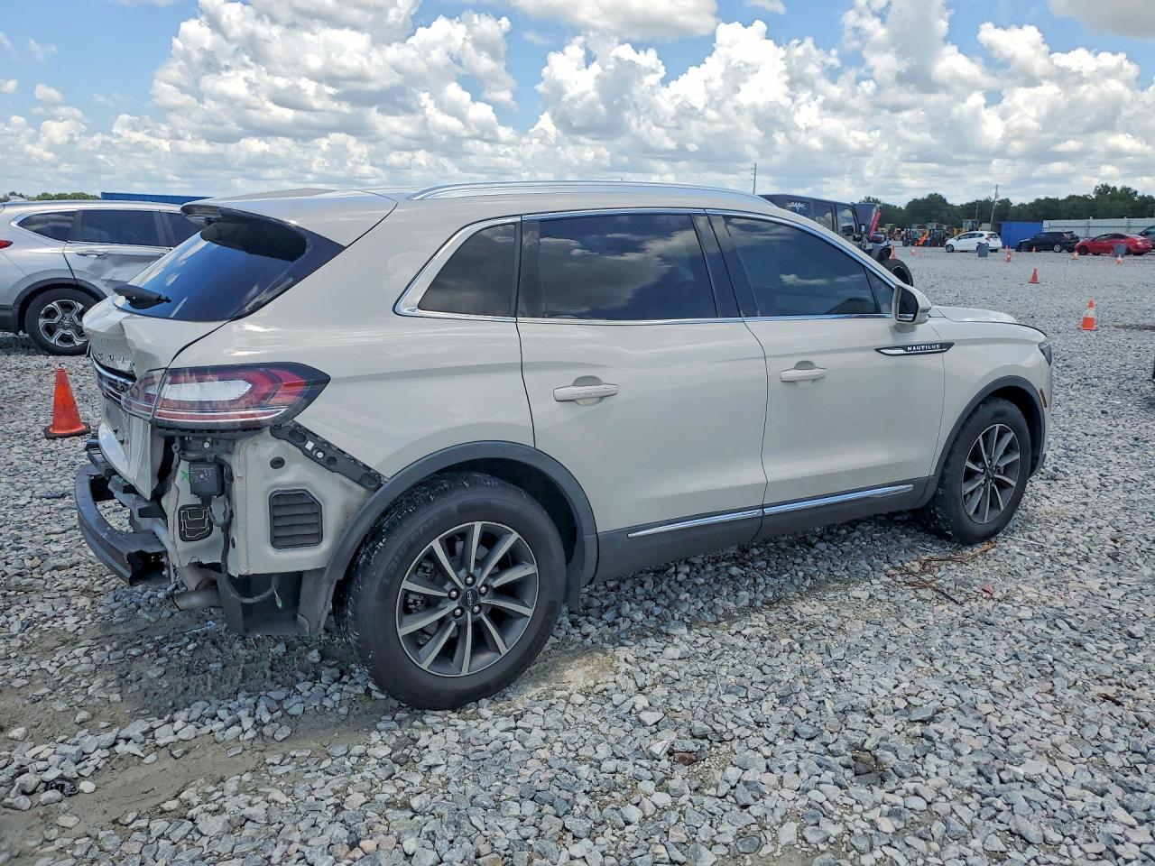 2021 Lincoln Nautilus - Фото 3