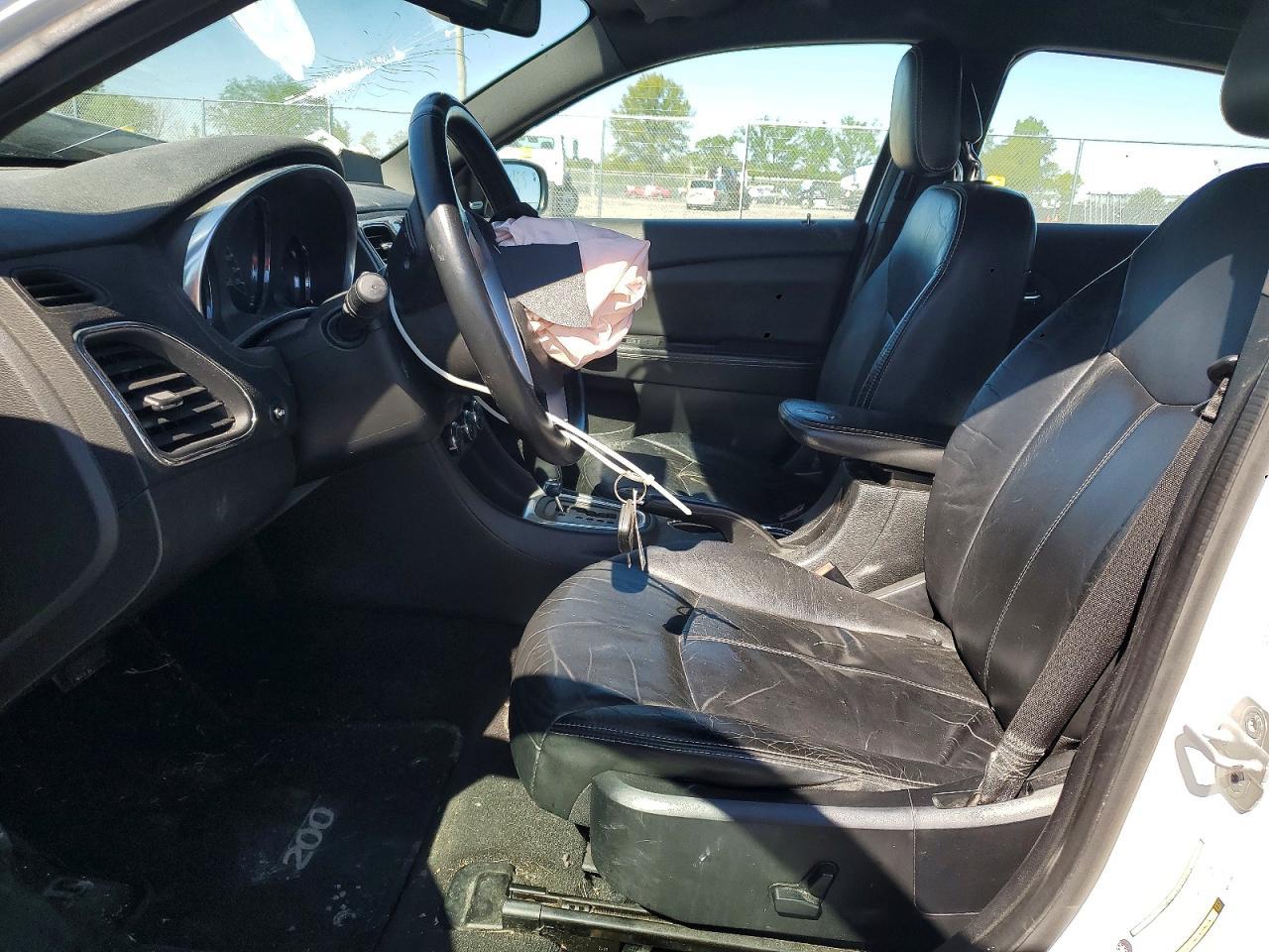 2013 Chrysler 200 Limited - Image 7