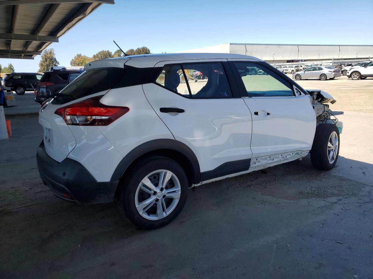 2020 Nissan Kicks S - Image 3