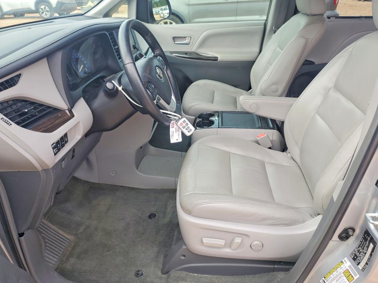 2015 Toyota Sienna Xle 8-Passenger - Фото 7