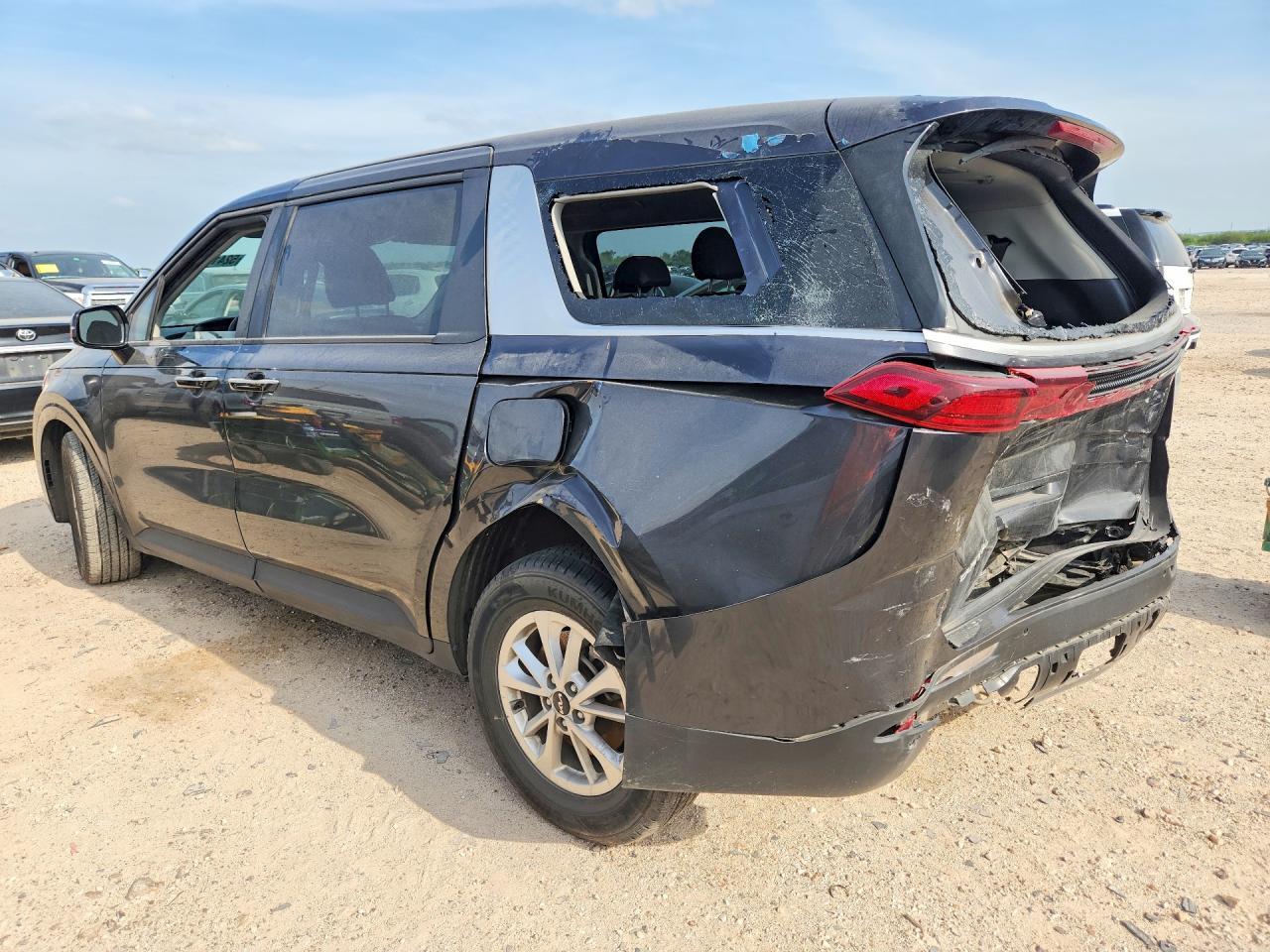 2023 Kia Carnival Lx - Image 2