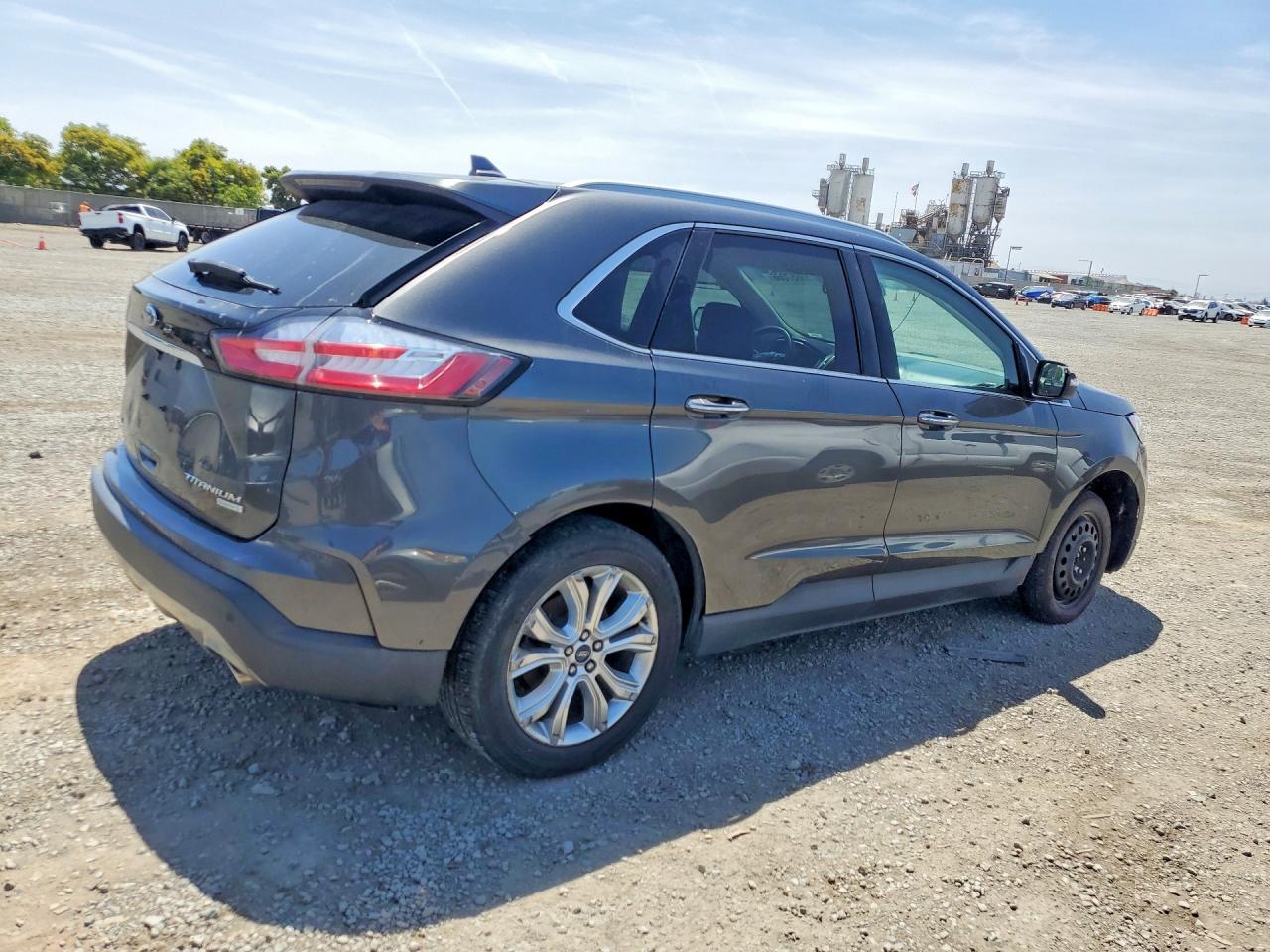 2020 Ford Edge Titanium - Фото 3