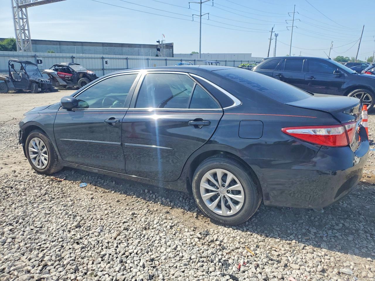 2016 Toyota Camry Le - Фото 2