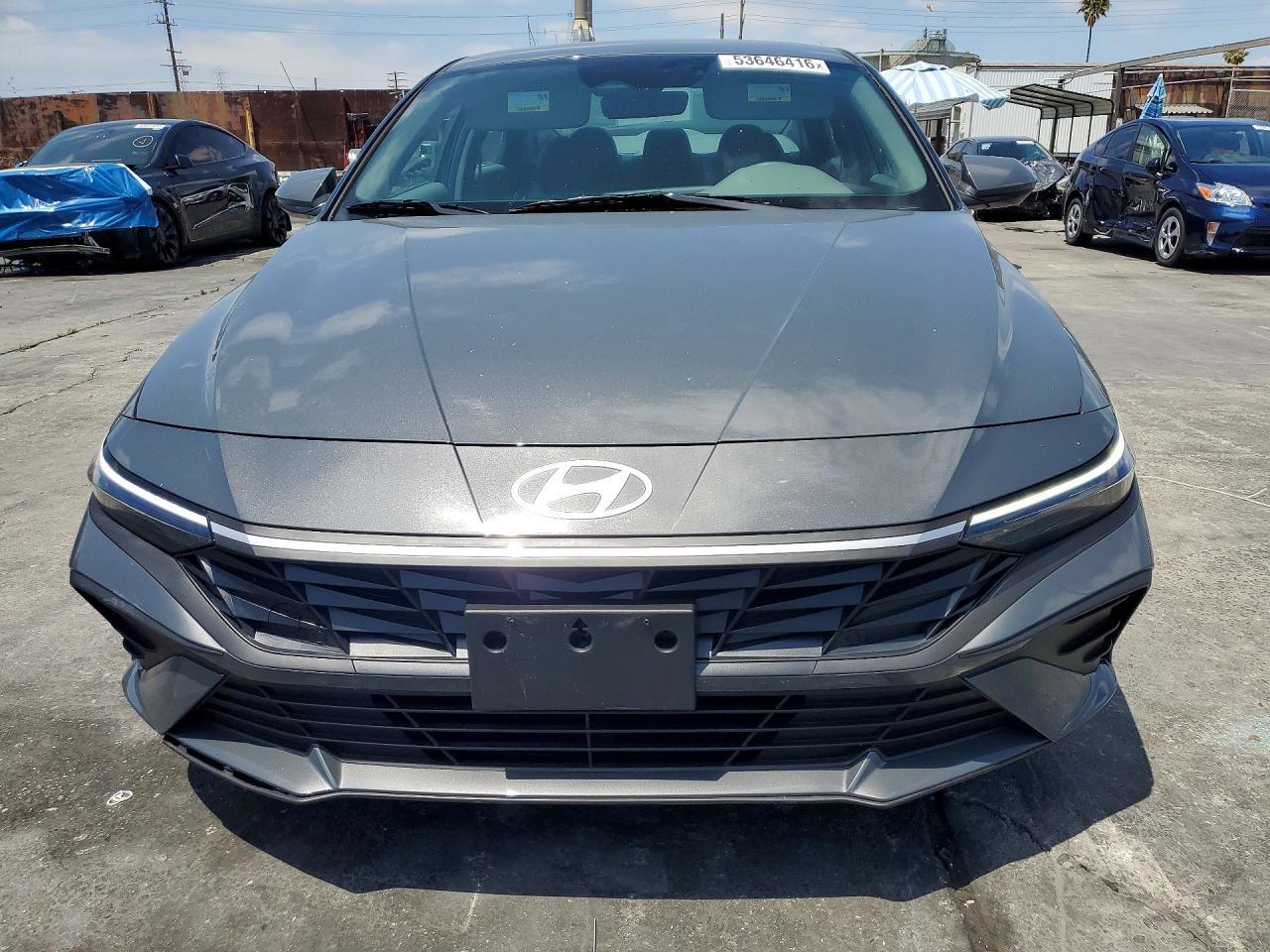 2025 Hyundai Elantra Se - Фото 5