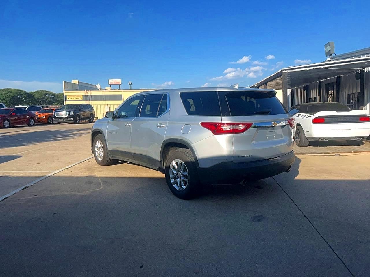 2020 Chevrolet Traverse Ls - Фото 3