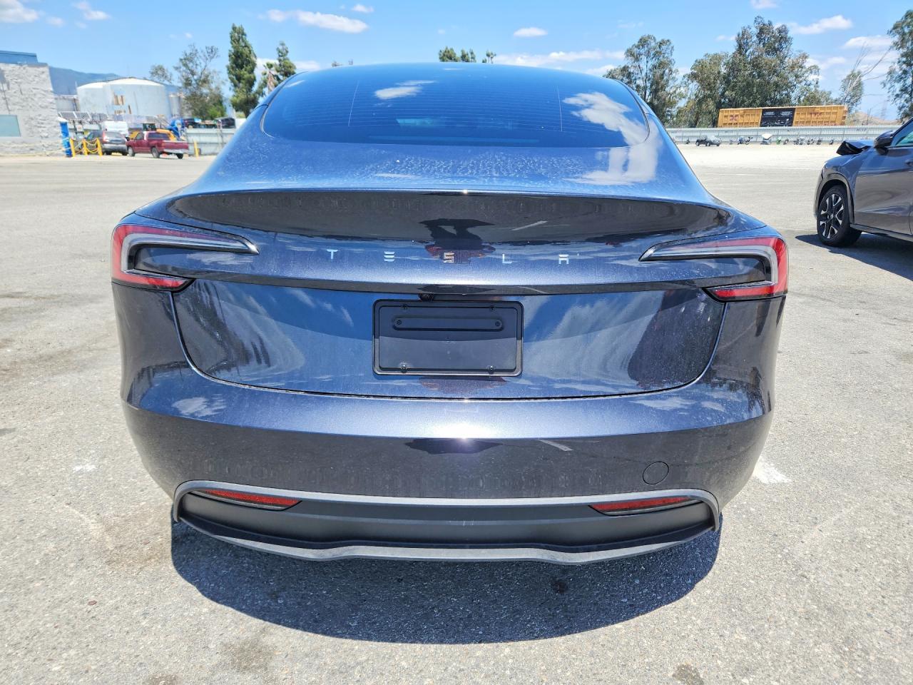 2025 Tesla Model 3 - Фото 6