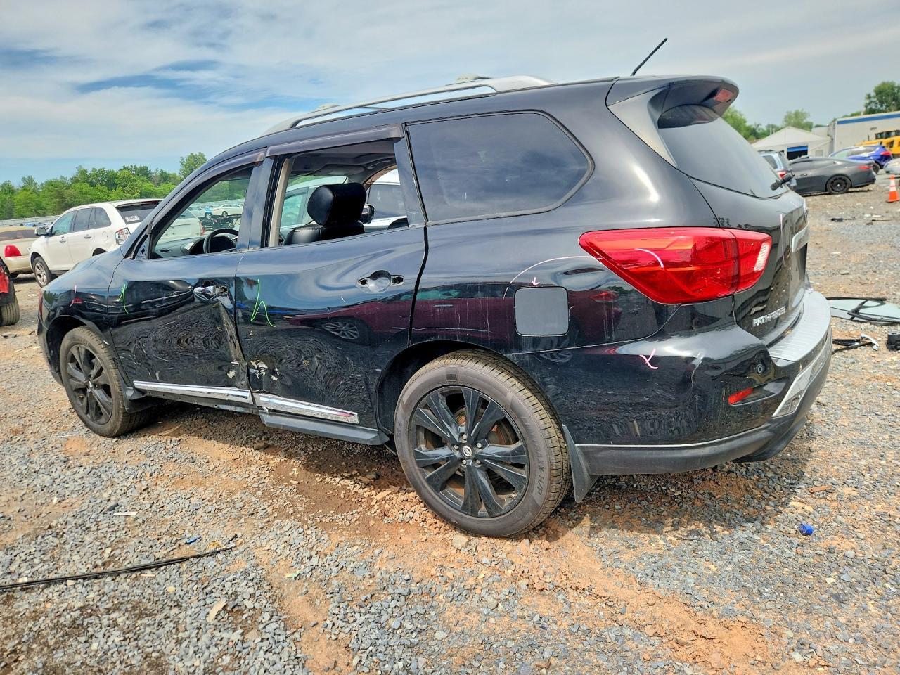 2017 Nissan Pathfinder Platinum - Фото 2