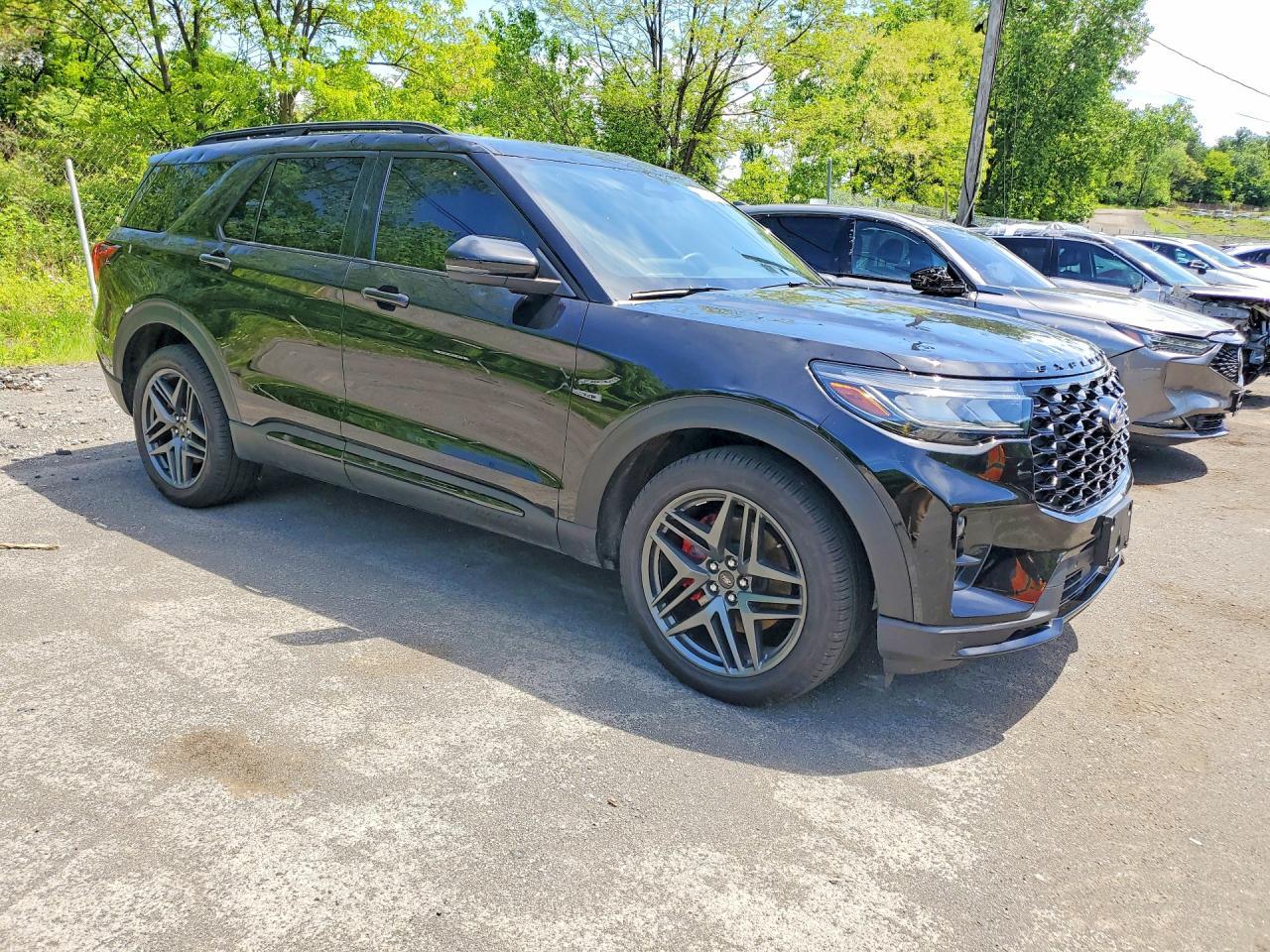 2025 Ford Explorer St - Image 4