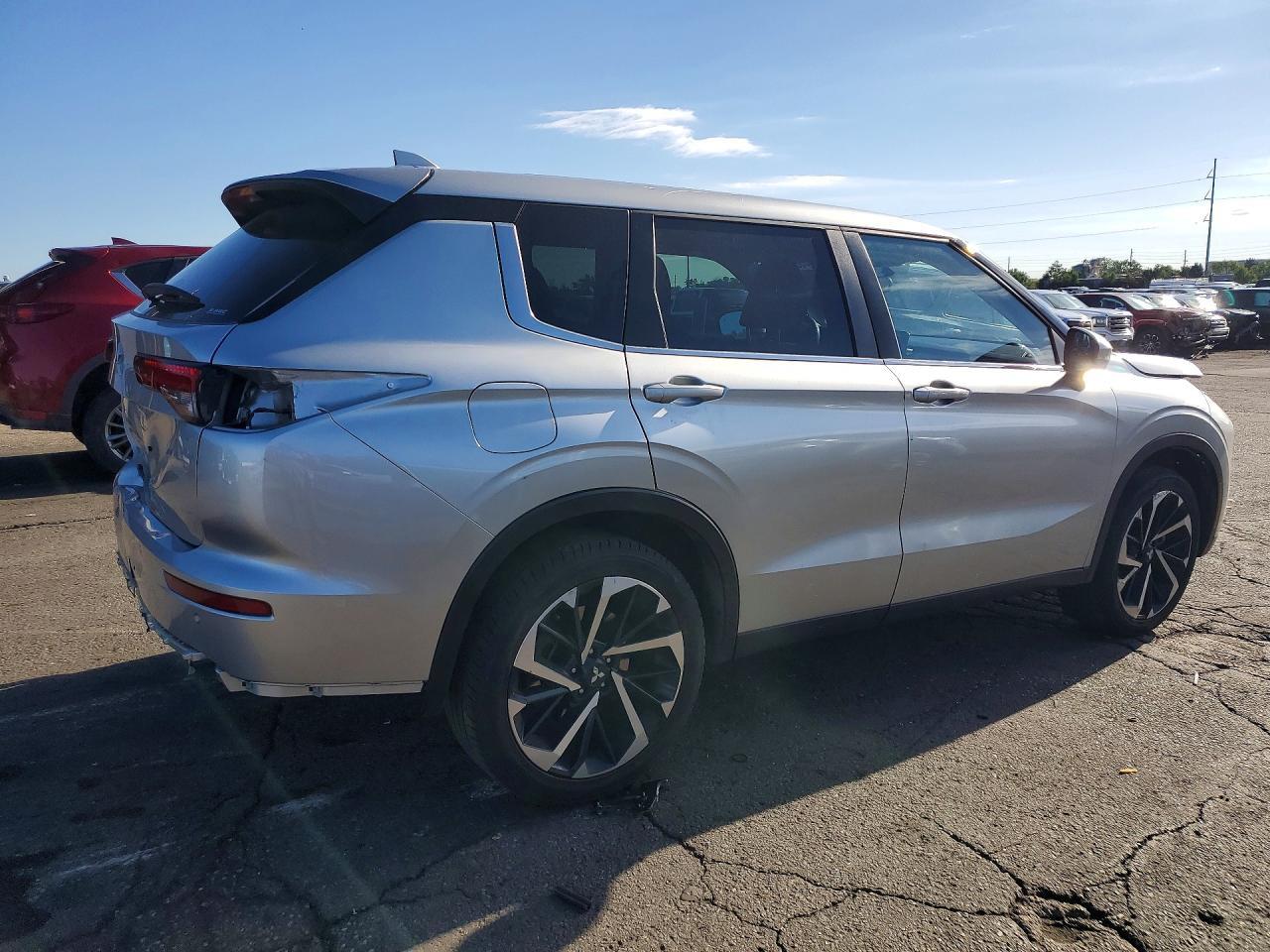 2022 Mitsubishi Outlander Es - Фото 3