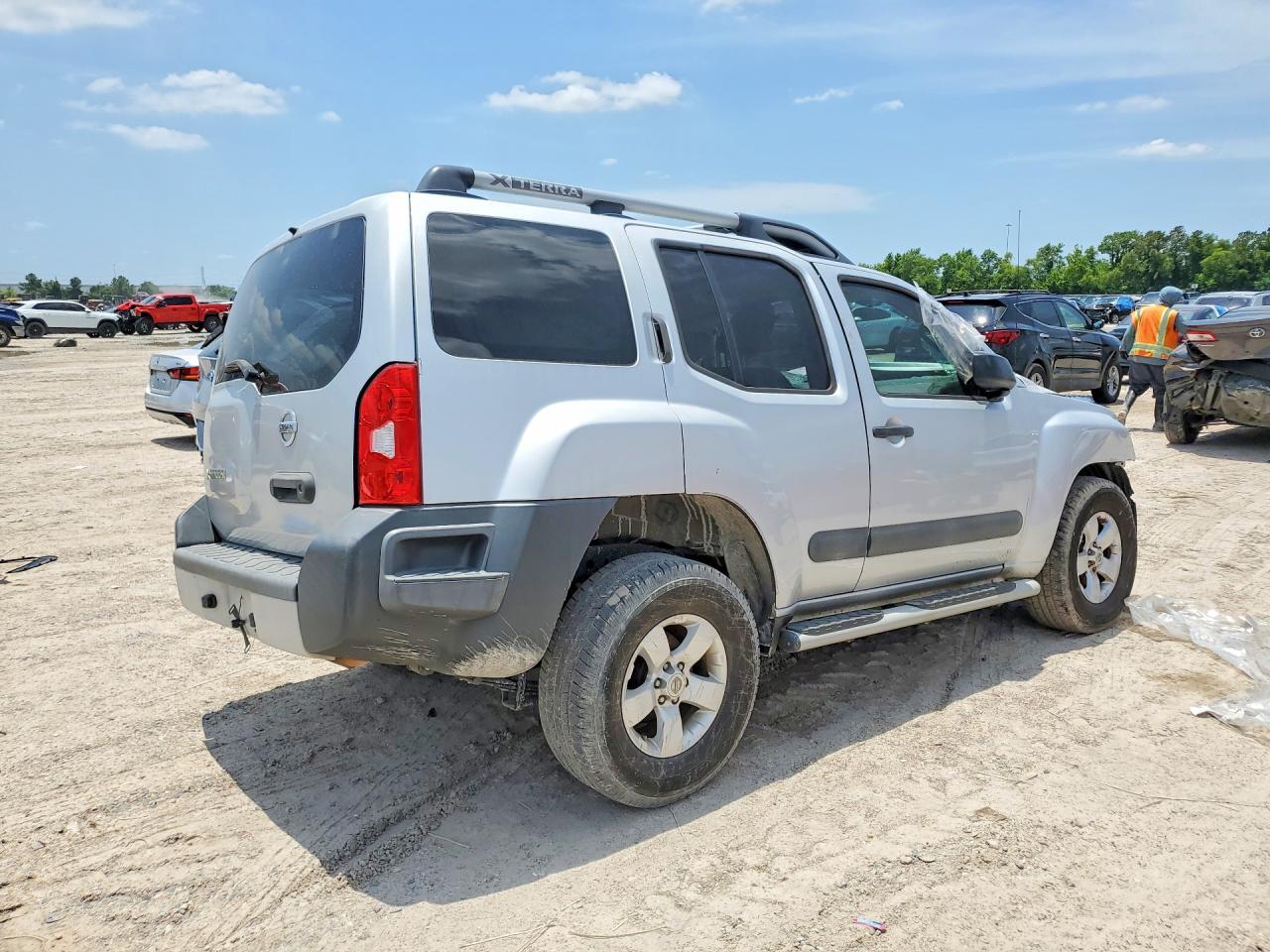 2013 Nissan Xterra X - Фото 3