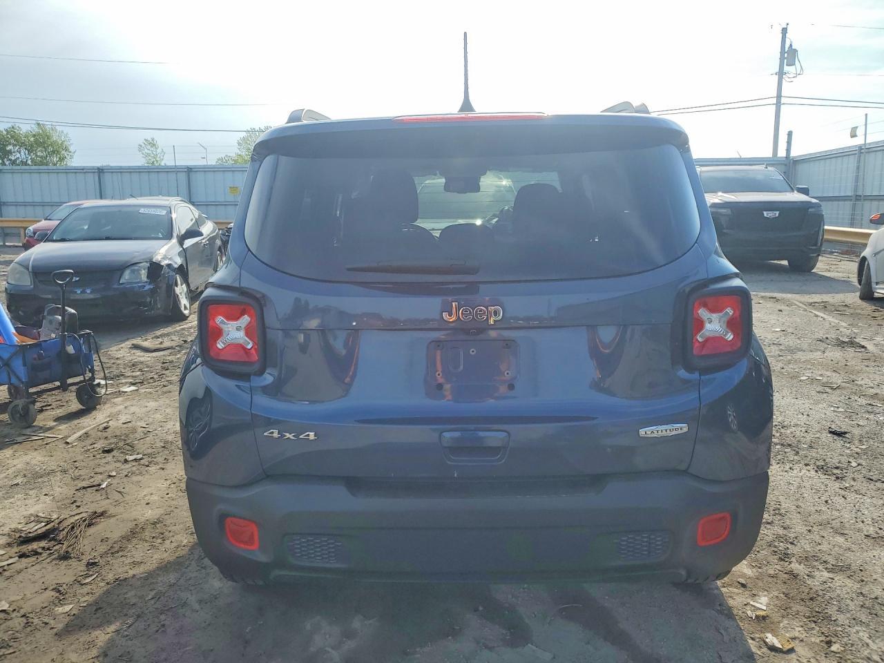 2022 Jeep Renegade Latitude - Image 6