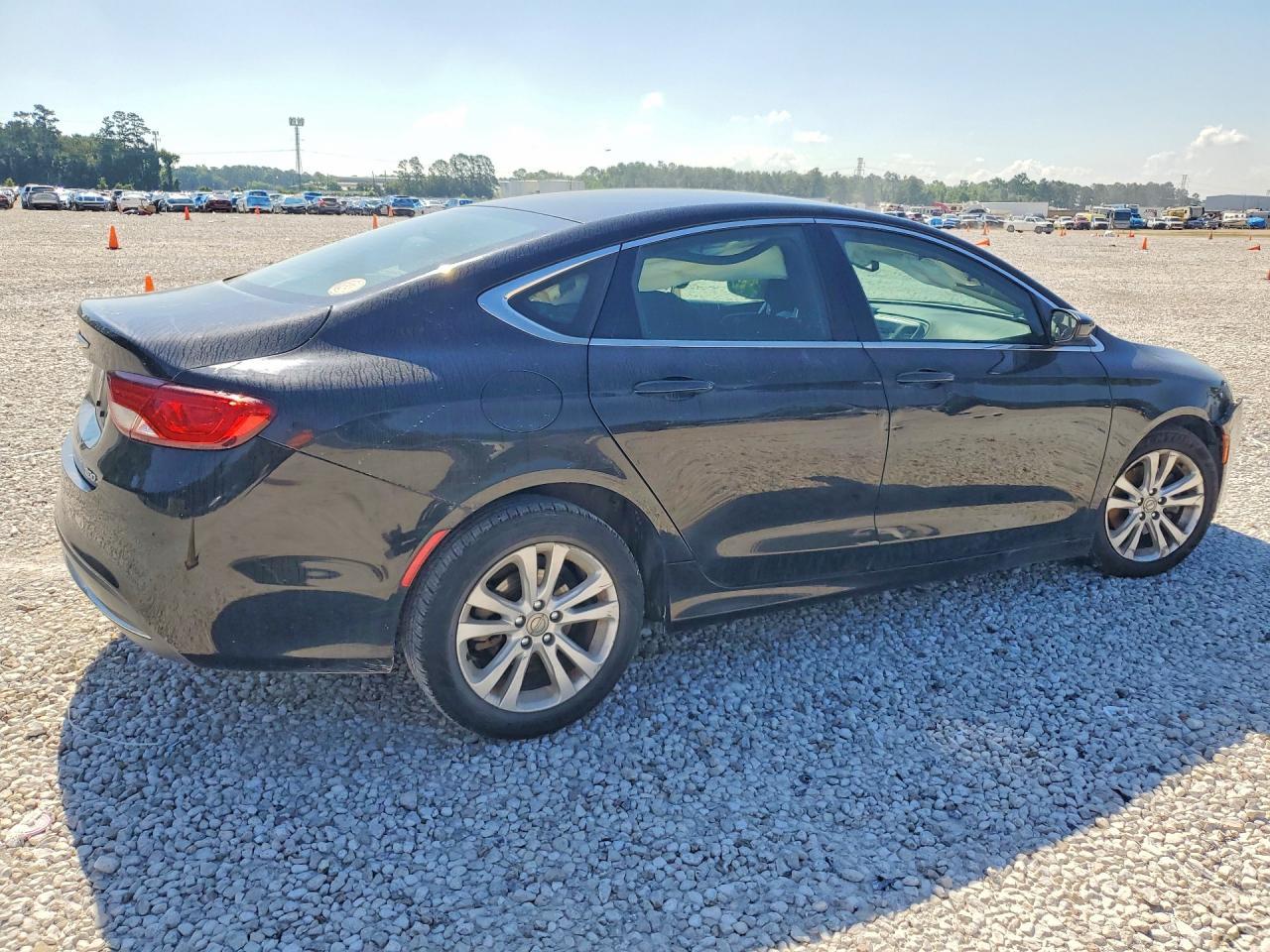 2015 Chrysler 200 Limited - Фото 3