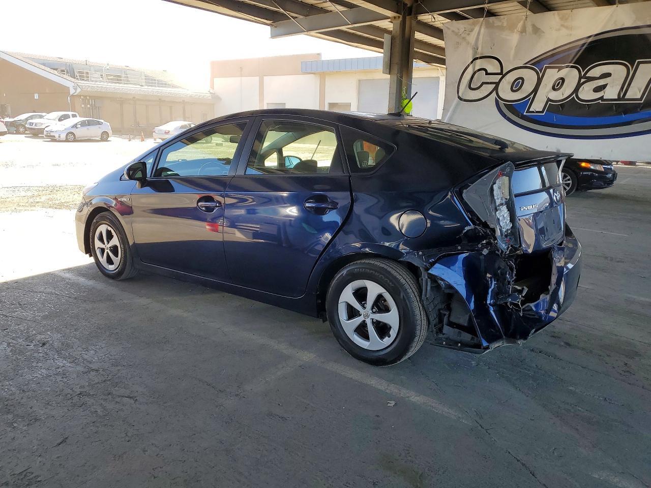 2013 Toyota Prius Three - Фото 2