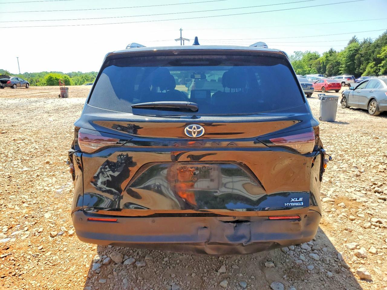2024 Toyota Sienna Xle - Image 6