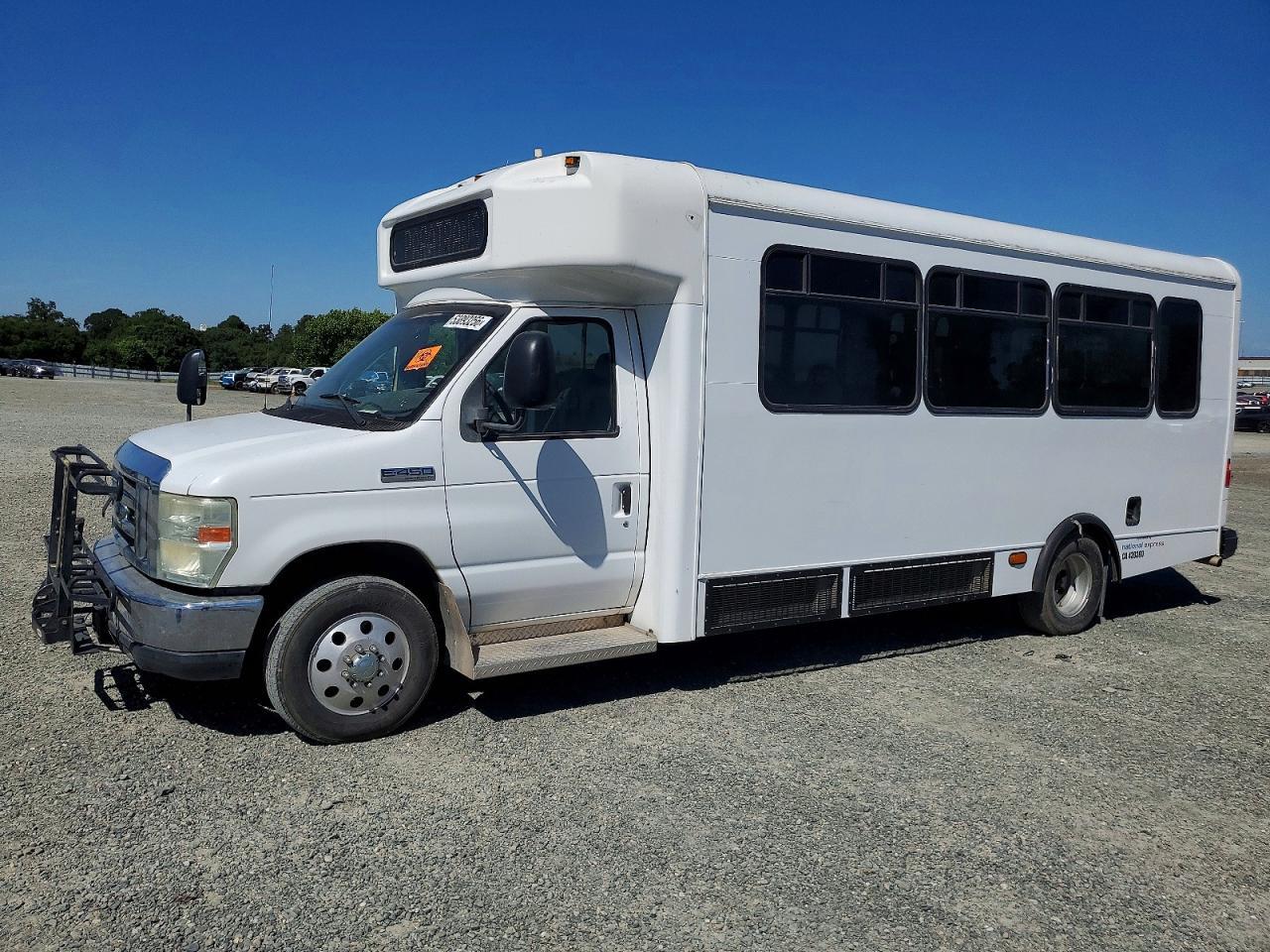 2008 Ford Econoline E450 Super Duty Cutaway Van - Image 2