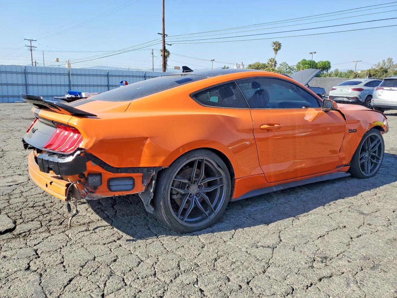 2020 Ford Mustang Gt - Фото 3