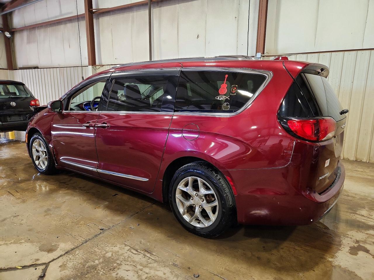 2018 Chrysler Pacifica Limited - Image 2