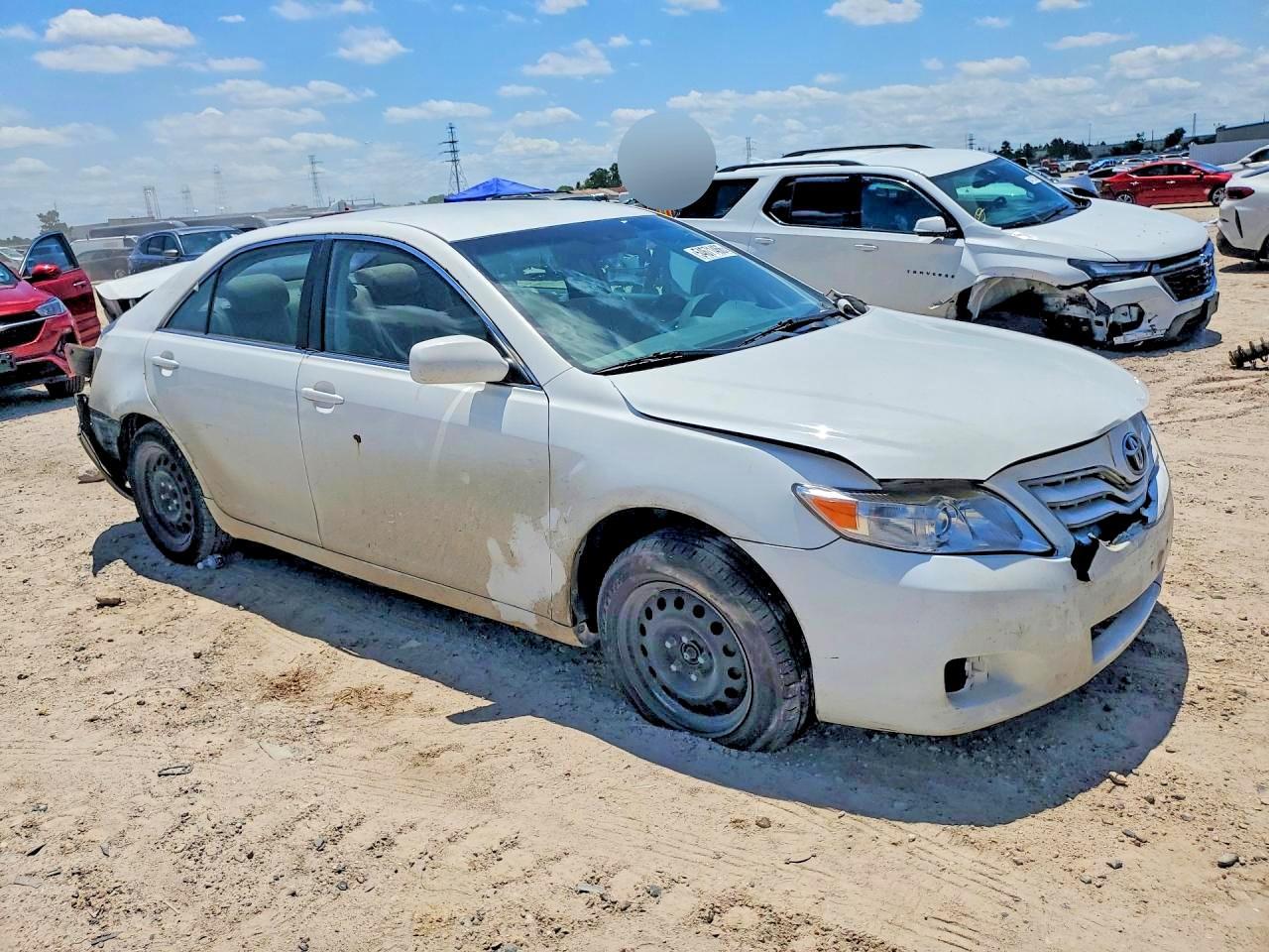 2011 Toyota Camry Le - Фото 4