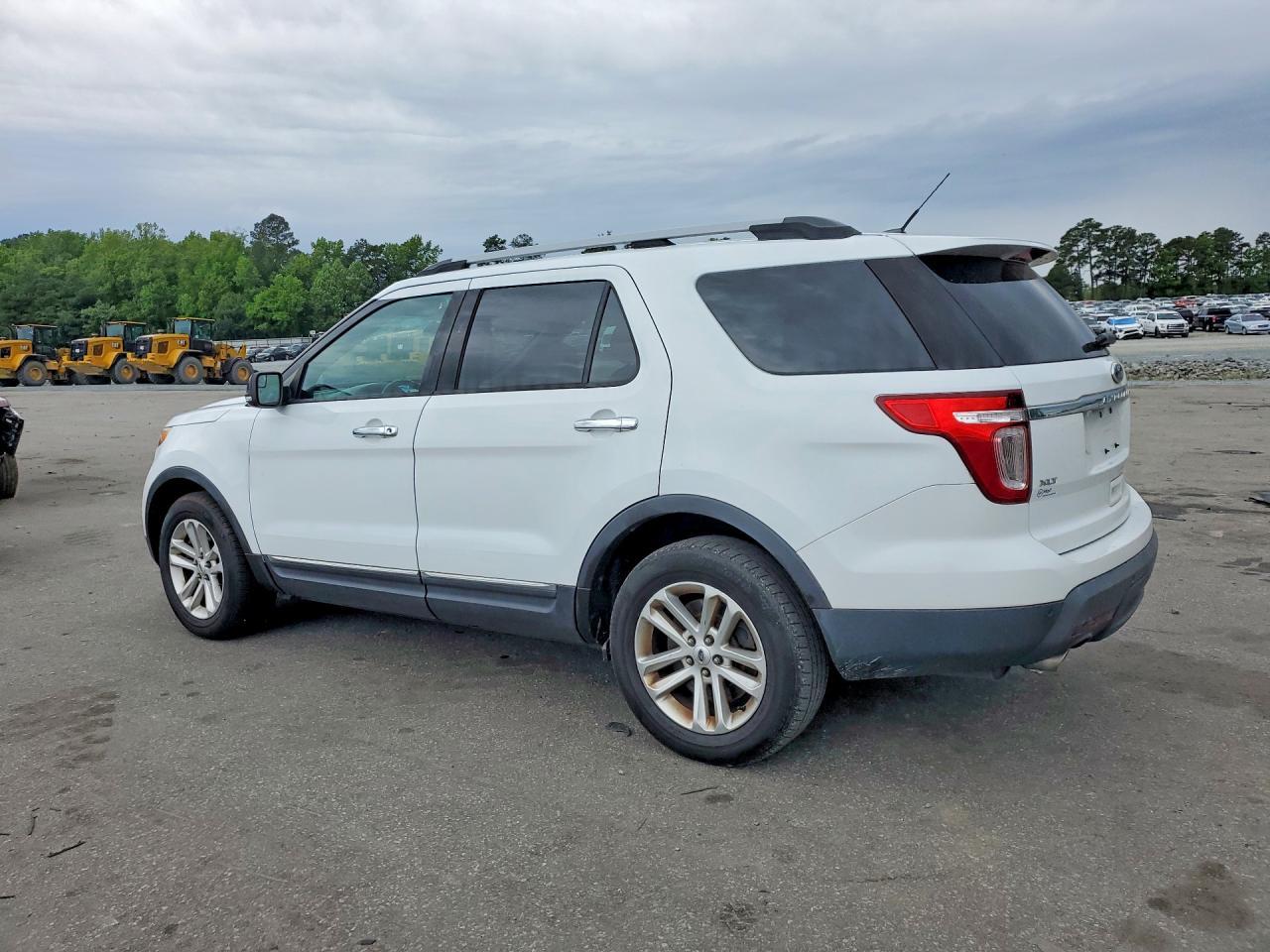 2015 Ford Explorer Xlt - Image 2