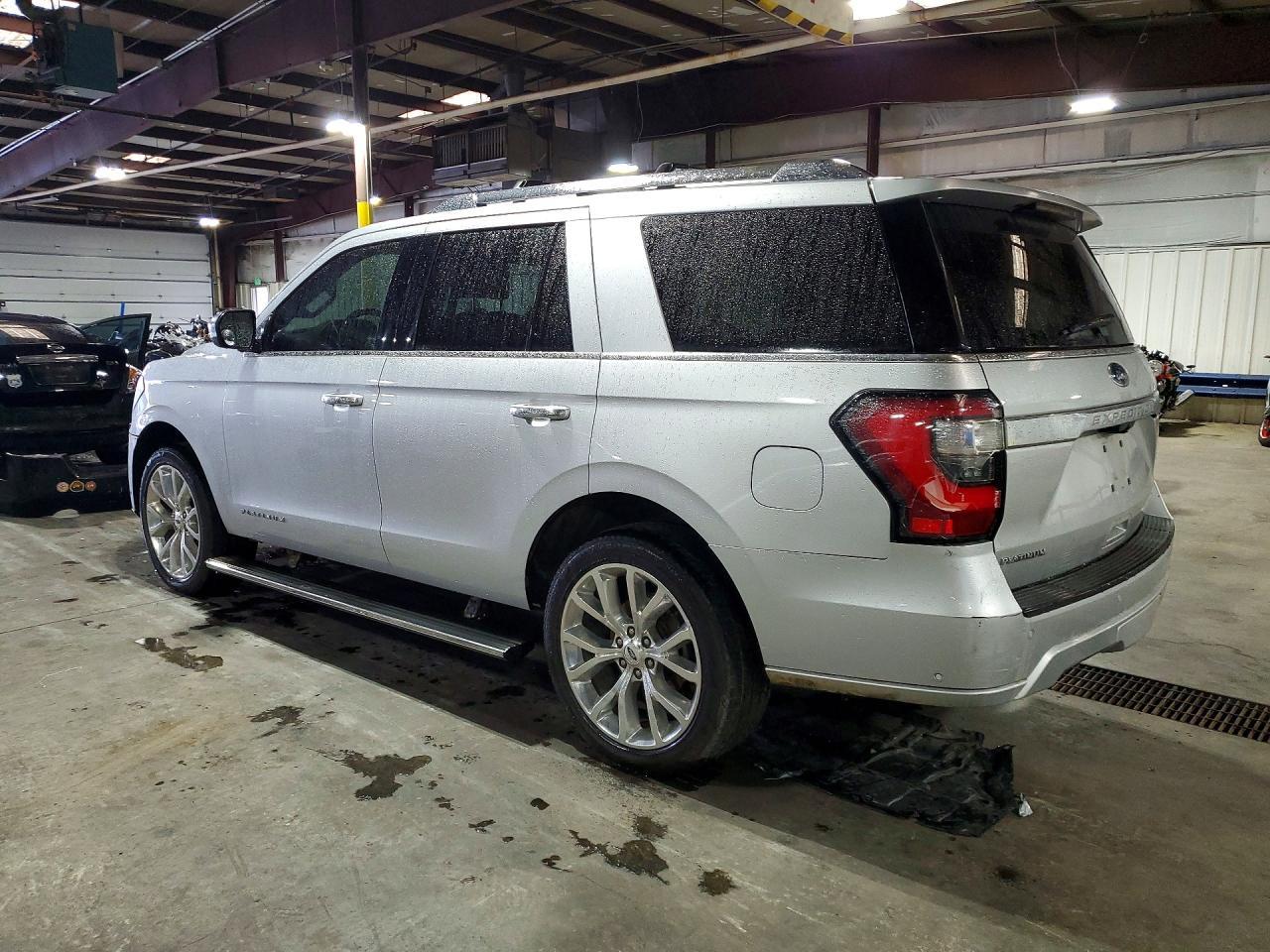 2019 Ford Expedition Platinum - Image 2