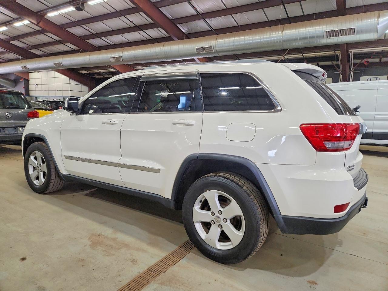 2012 Jeep Grand Cherokee Laredo - Фото 2