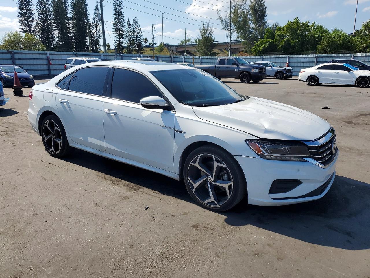 2021 Volkswagen Passat R-Line - Image 4