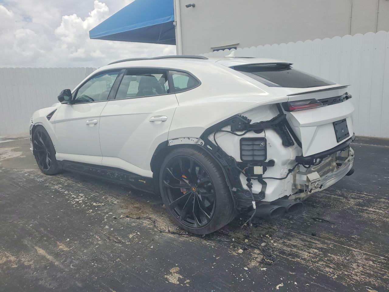 2024 Lamborghini Urus S - Image 2