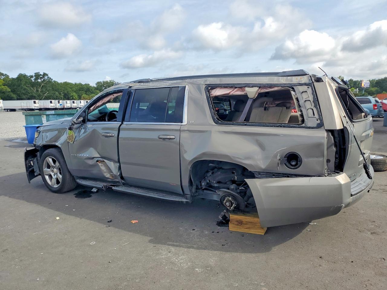 2018 Chevrolet Suburban C1500 Lt - Image 2