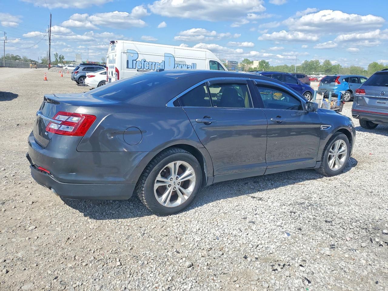 2018 Ford Taurus Se - Фото 3