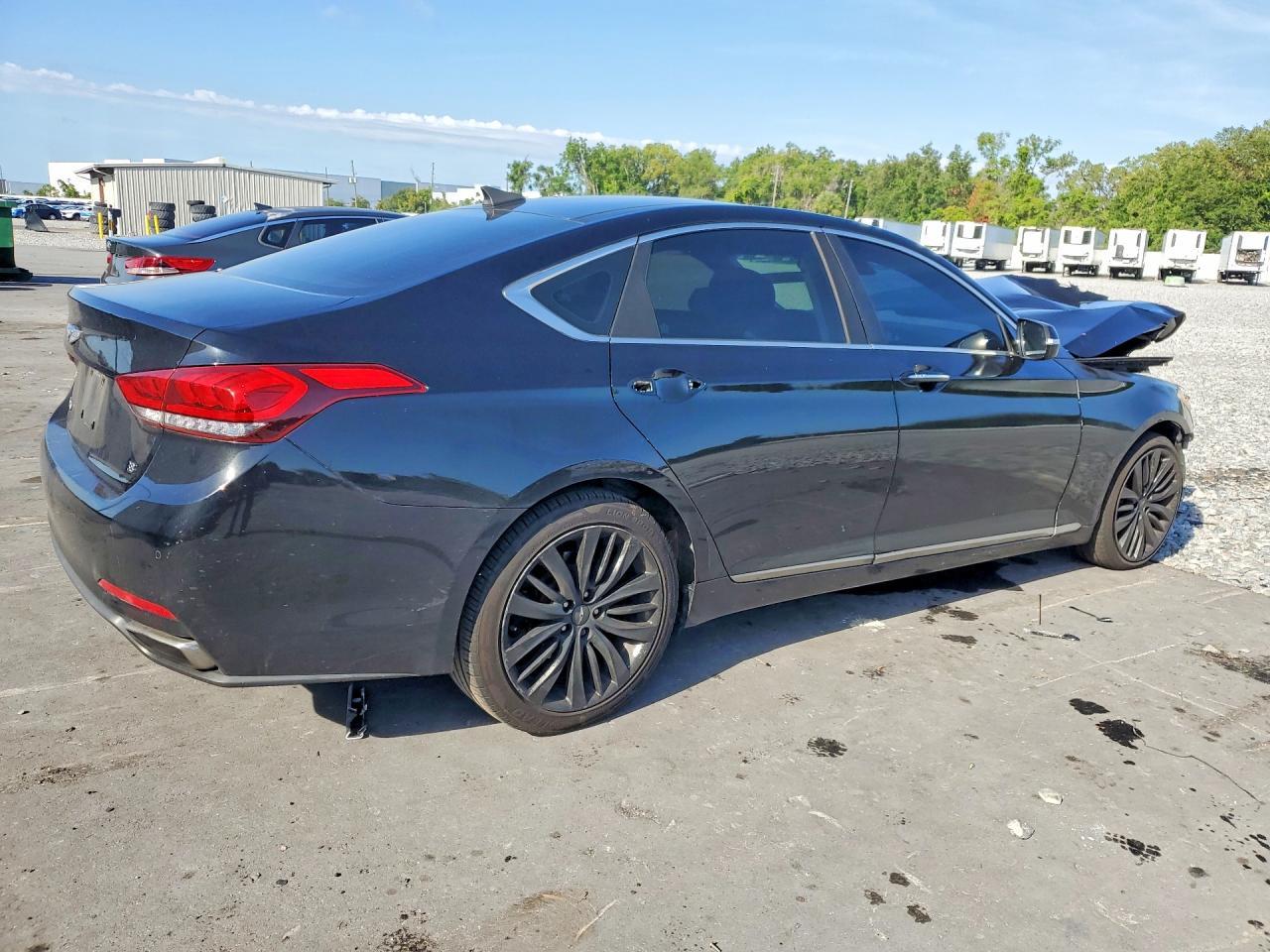 2015 Hyundai Genesis 3.8L - Фото 3