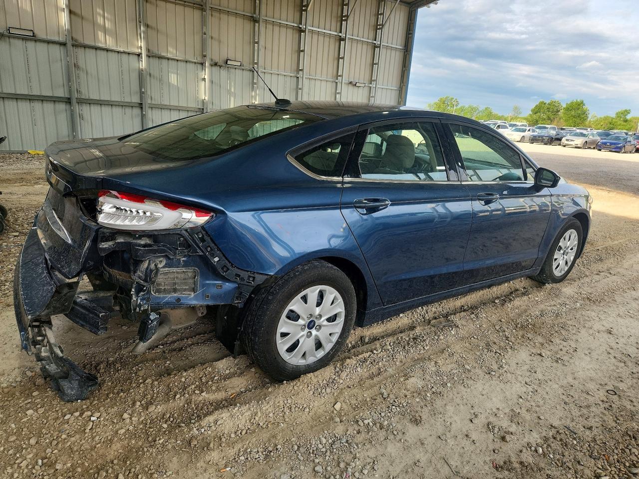 2019 Ford Fusion S - Фото 3