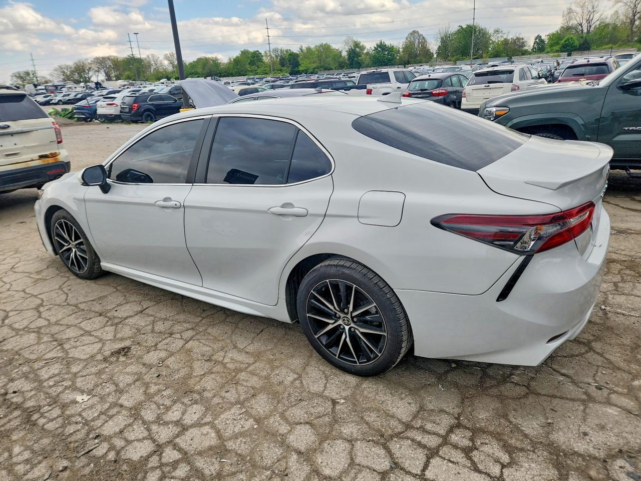 2024 Toyota Camry Se - Фото 2