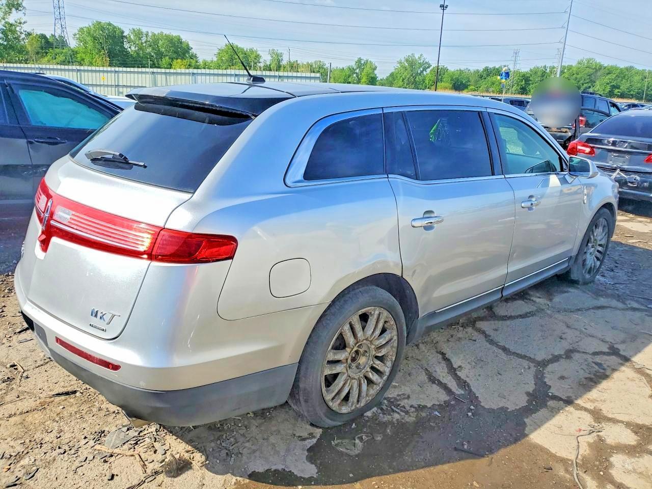 2016 Lincoln Mkt - Image 3