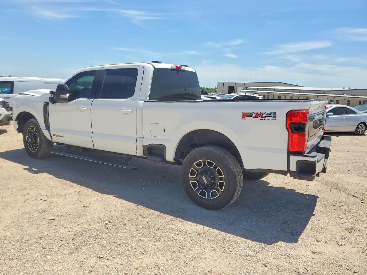 2025 Ford F250 Super Duty - Фото 2