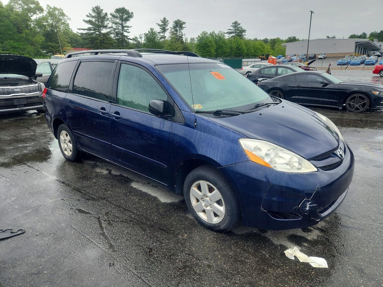 2007 Toyota Sienna Le 8-Passenger - Фото 4