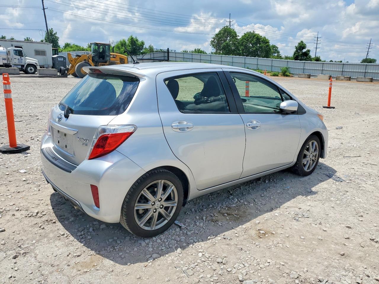 2014 Toyota Yaris 3D - Фото 3