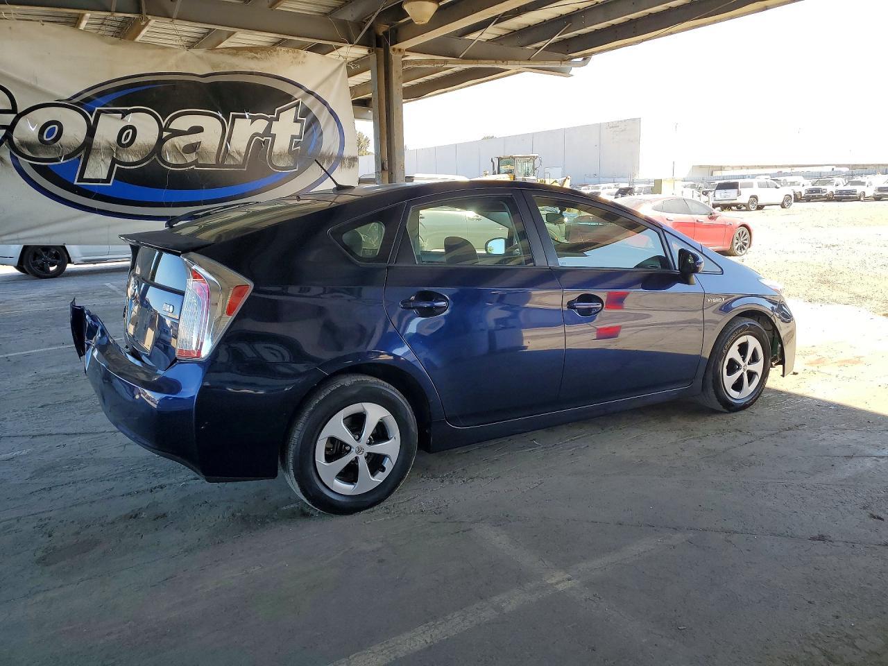 2013 Toyota Prius Three - Фото 3