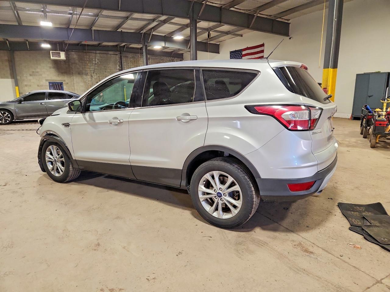 2017 Ford Escape Se - Фото 2