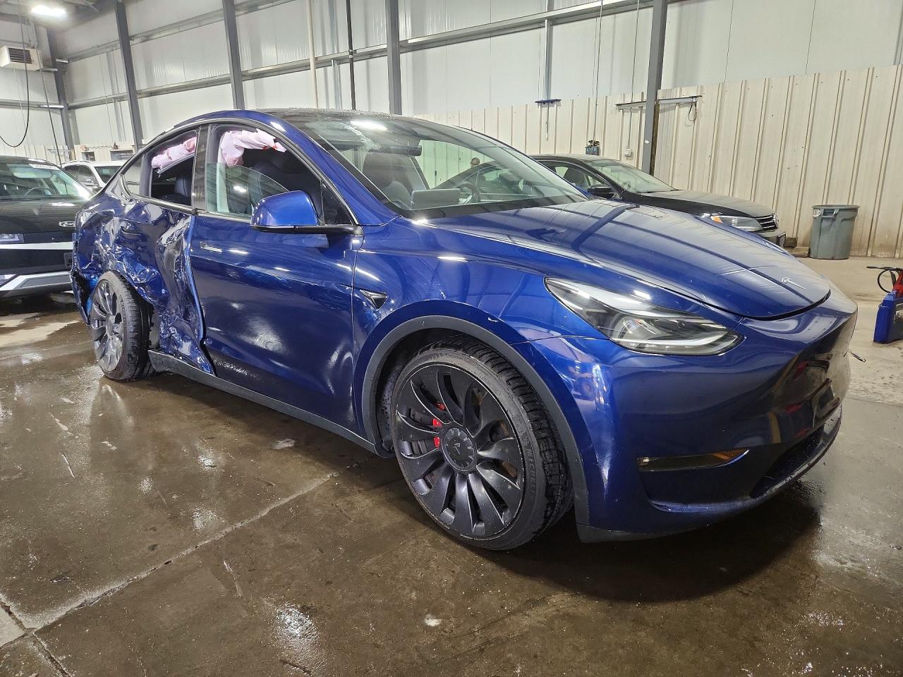 2023 Tesla Model Y - Фото 4