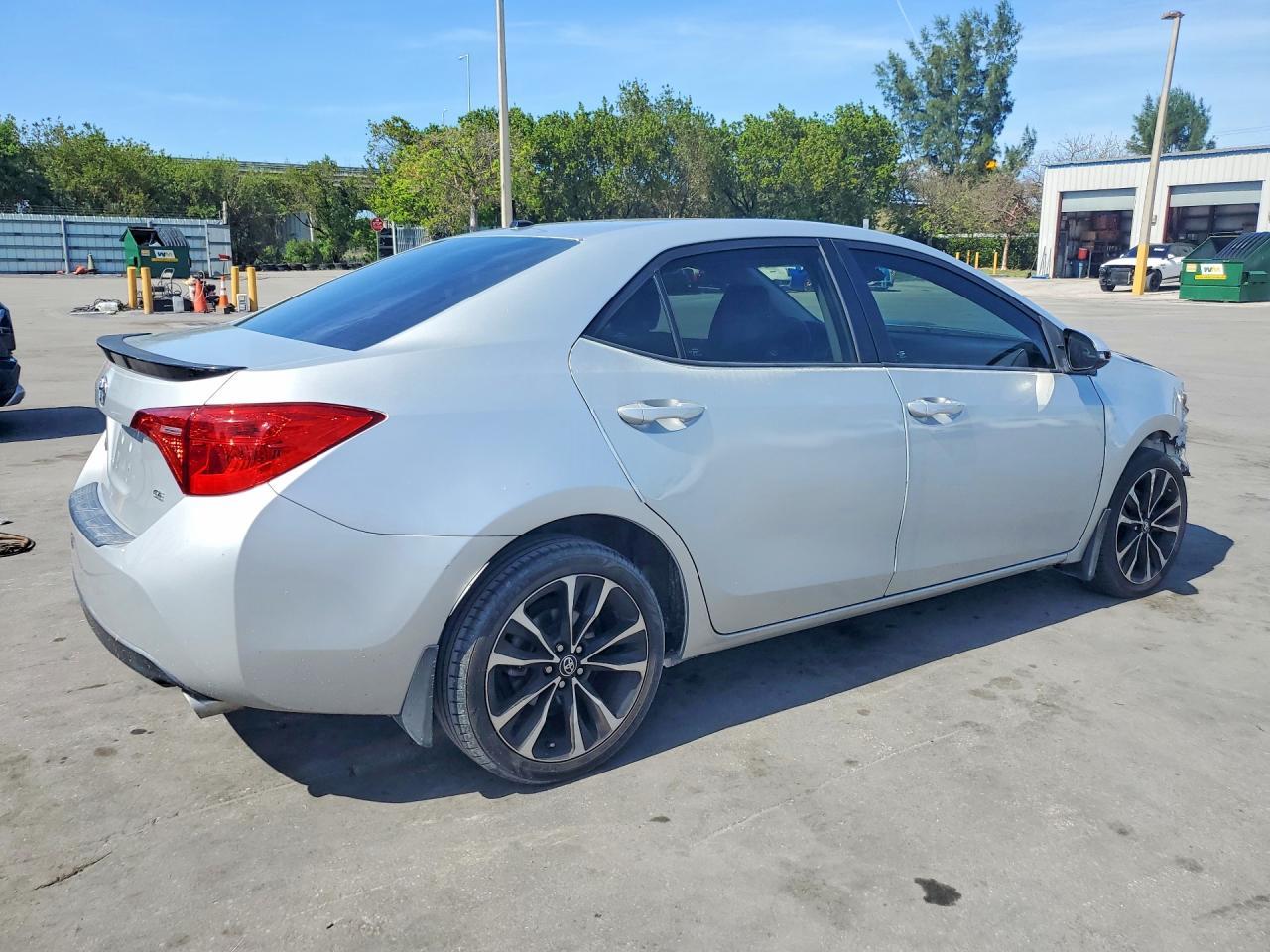 2017 Toyota Corolla Se - Image 3