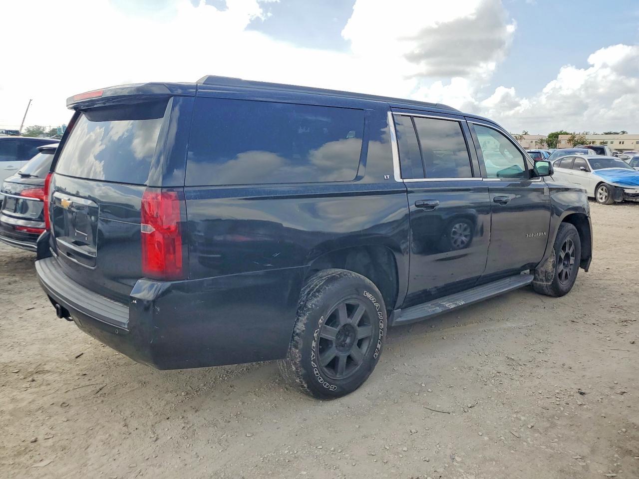 2018 Chevrolet Suburban C1500 Lt - Фото 3