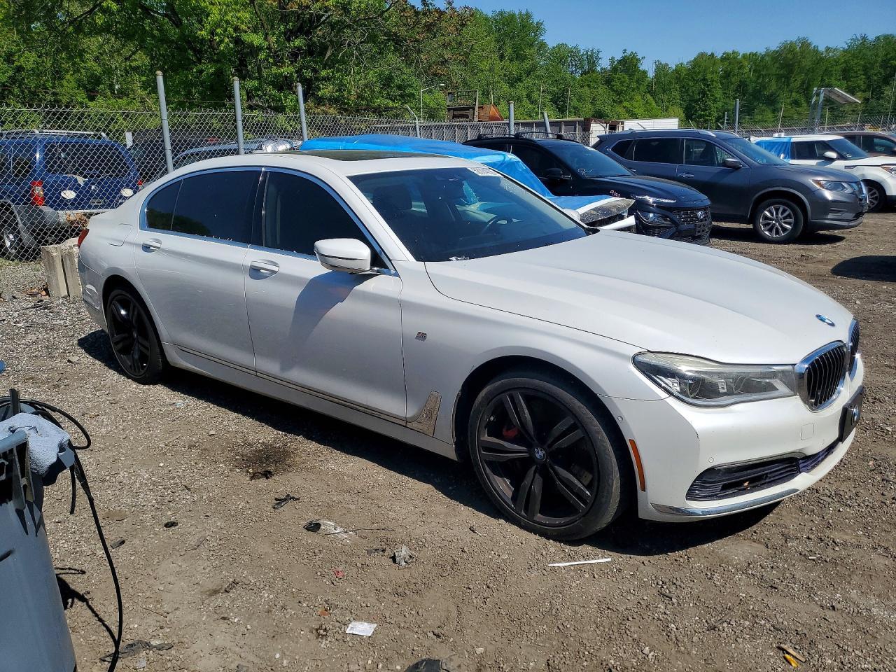 2016 BMW 750 Xi - Image 4